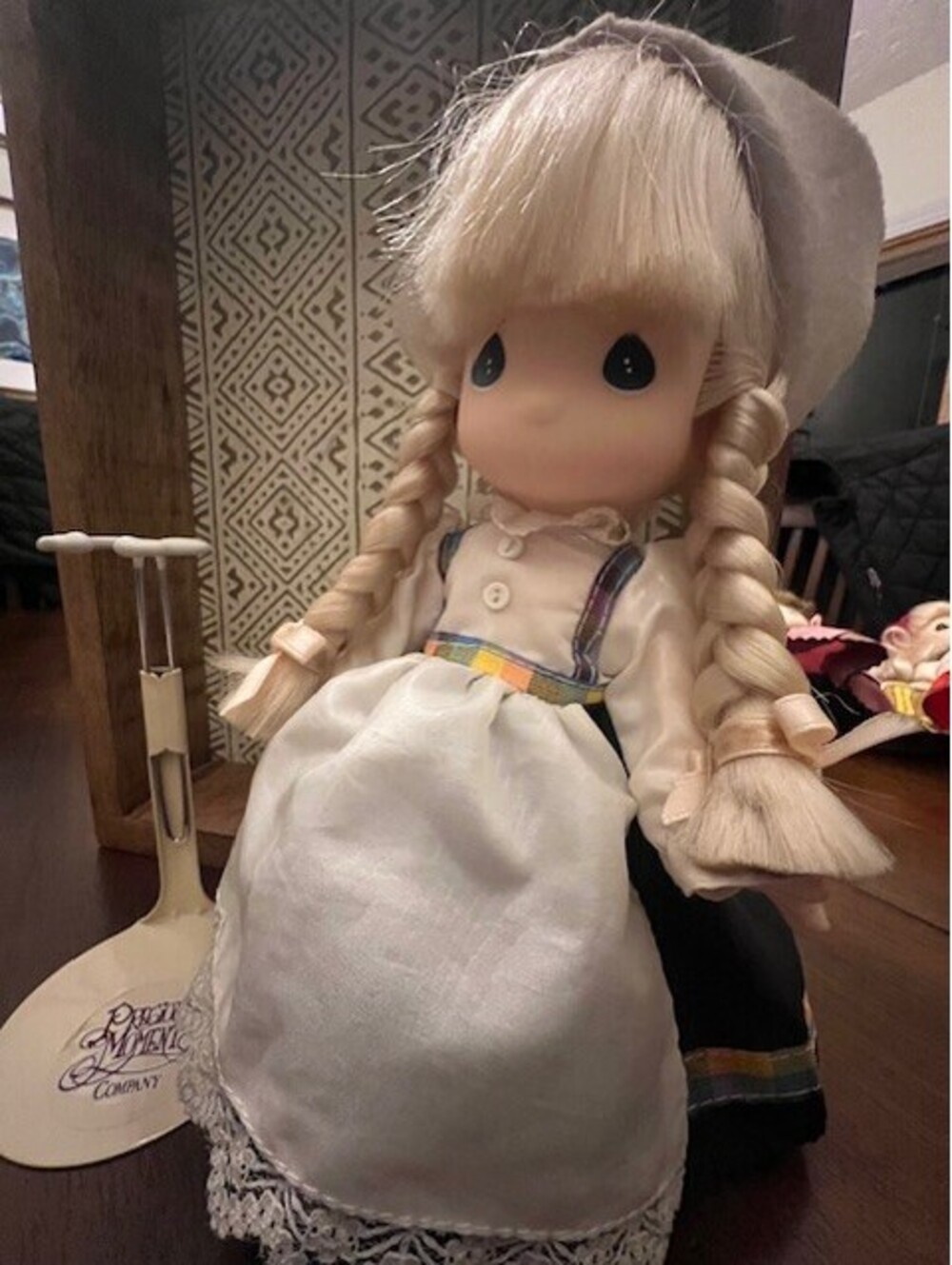 VTG 1990 Precious Moments Children of the World Kari Holland Doll in Porcelain
